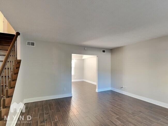 Foto del edificio - 255 Marcliff Ct