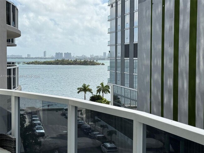 Foto del edificio - 601 NE 23rd St