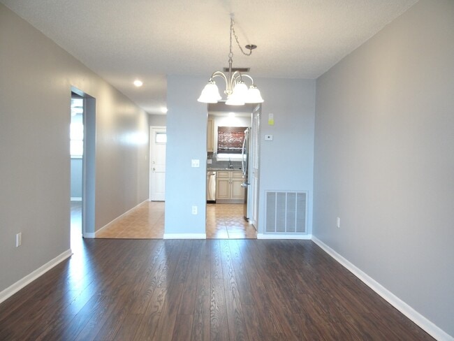 Building Photo - 6025 Shore Blvd S