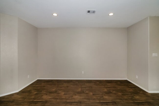 Building Photo - 8102 Rose Petals Ln