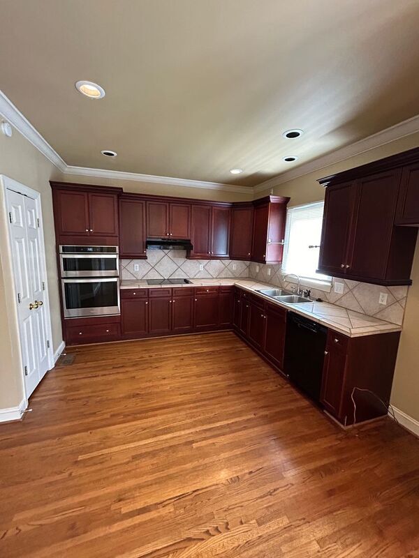 Building Photo - 212 Windchase Dr