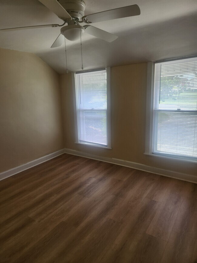 Foto del edificio - 735 Camden Ave SW