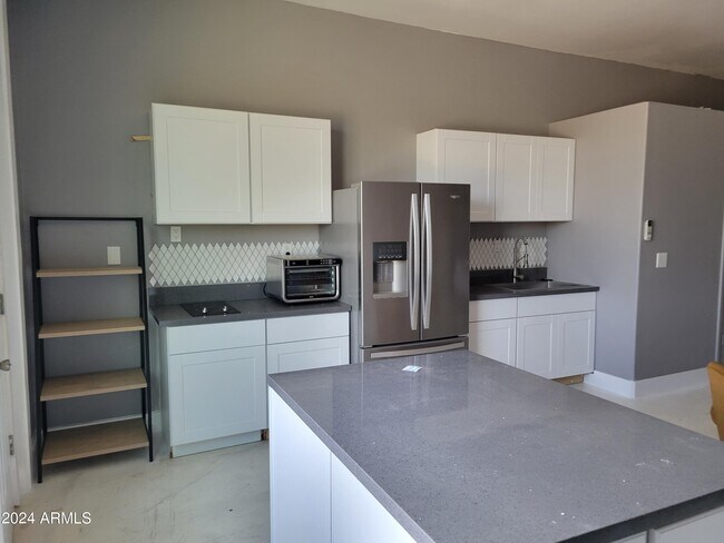 Foto del edificio - 35033 N 12th St