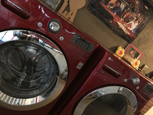 Brand New Samsung Washer and Dryer steps away from your front door. - 3822 Berryman Ave