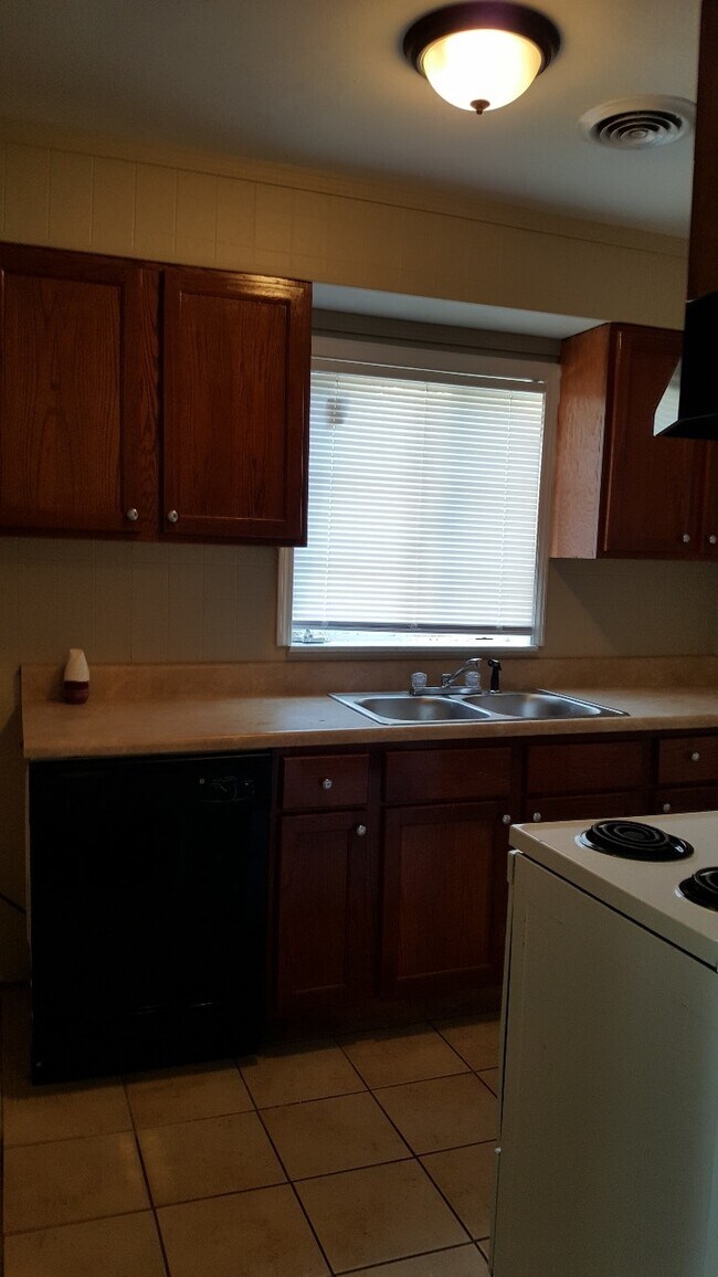 Foto del edificio - 4331 Emily Ave