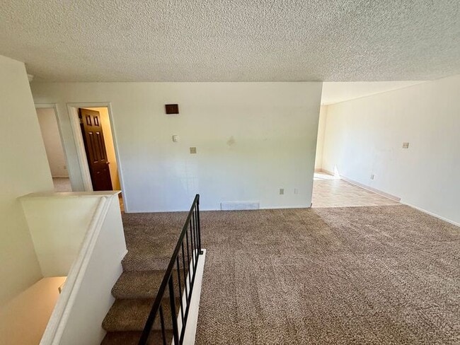 Building Photo - MOVE IN SPECIAL! $1,200 OFF FIRST FULL MON...