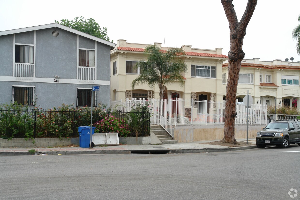 Building Photo - 212 S Hoover St