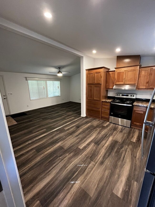 Building Photo - Beautifully Kept Newly Constructed Manufactured Home 3bed/2bath