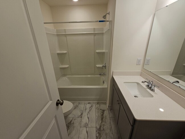 Foto del edificio - BeautifulTownhome in North Charlotte