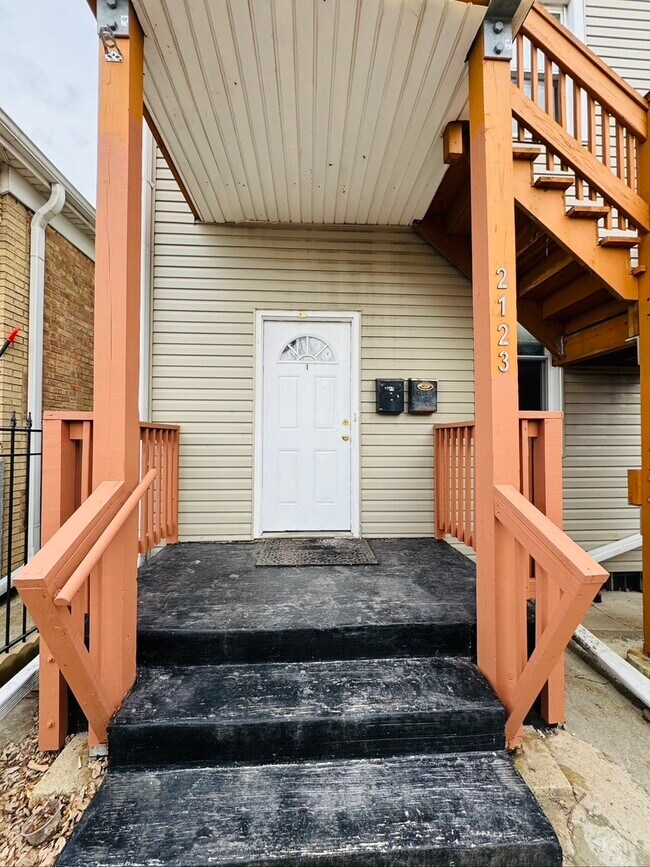 Foto del edificio - 2123 N Mango Ave