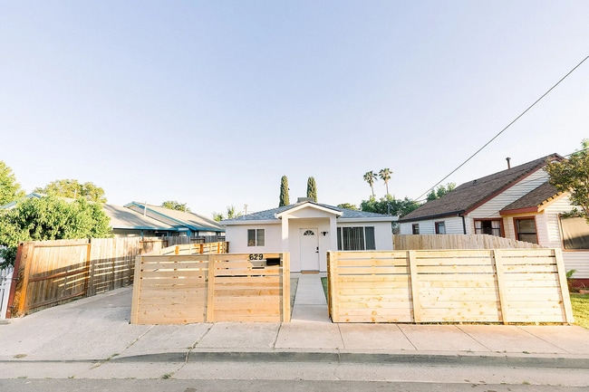 Building Photo - Home for Rent in West Sacramento