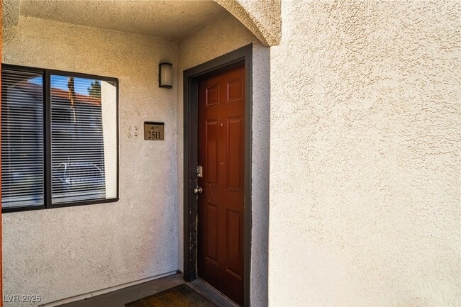 Foto del edificio - 950 Seven Hills Dr