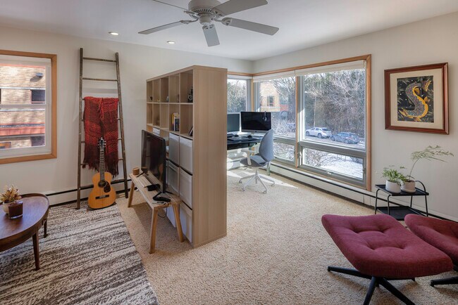 shelf unit removable - 2802 Arbor Dr