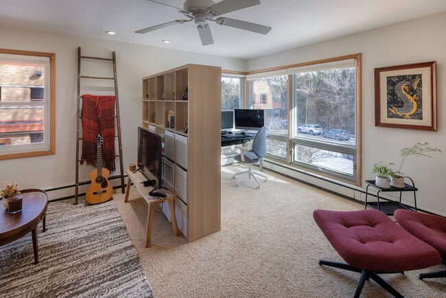 shelf unit removable - 2802 Arbor Dr