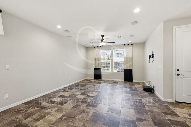 Foto del edificio - 4 bedroom, 3 bathroom - 2473 square feet; Twelve Bridges