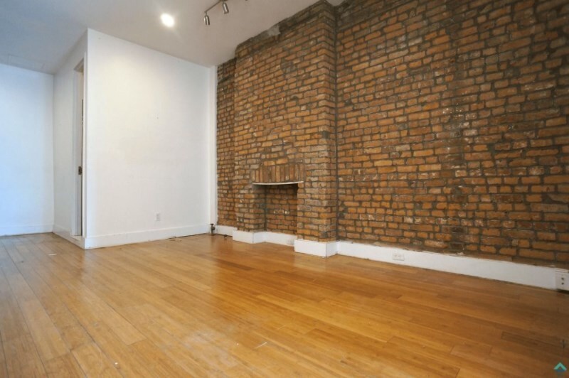 Primary Photo - 210 Broadway