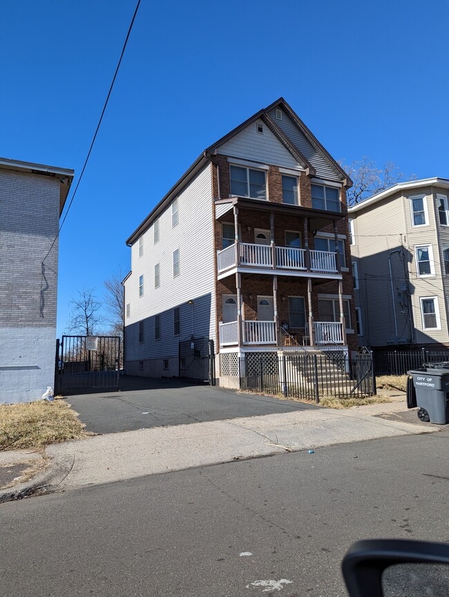 Building Photo - 17 Williams St