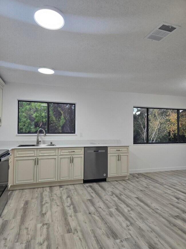 Foto del edificio - 1418 Paley Cir SE