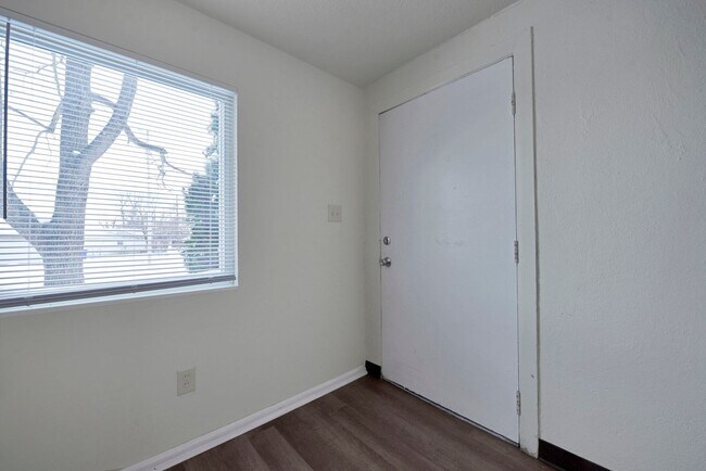 Foto del edificio - 3011 Markham Rd