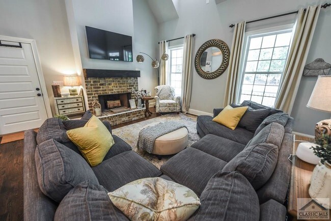 Foto del edificio - 247 Shadyfield Ln