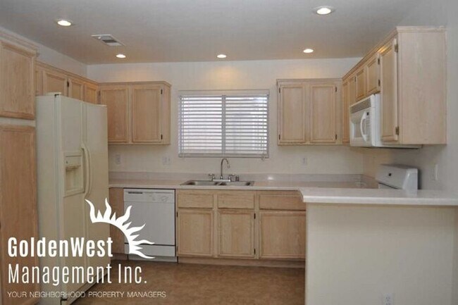Building Photo - Outstanding 3Bdm 2.5Ba Home In Gated Sprin...