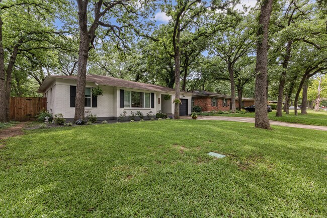 Foto del edificio - 1404 Bluebonnet Trail