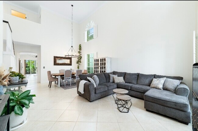 Foto del edificio - 4015 NW Deer Oak Dr