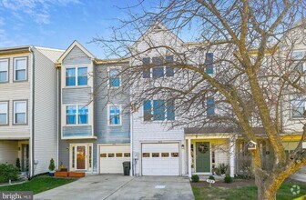Building Photo - 933 Oakmoor Dr