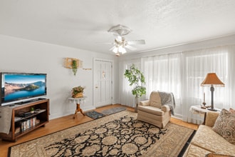 Building Photo - 451 Broad St