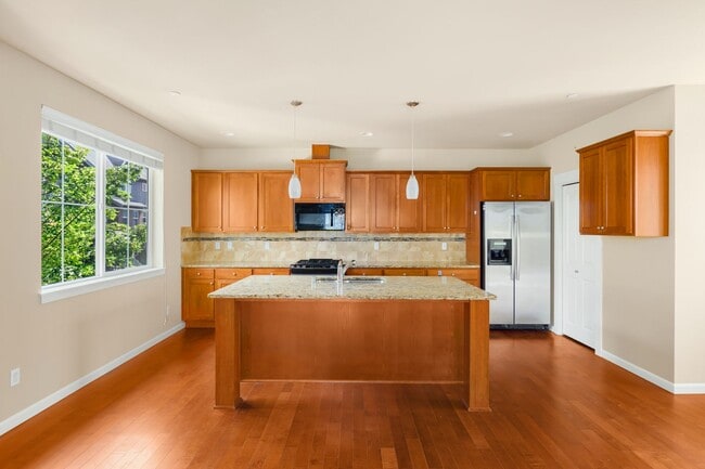 Building Photo - Charming 3 Bedroom Townhome in West Highla...