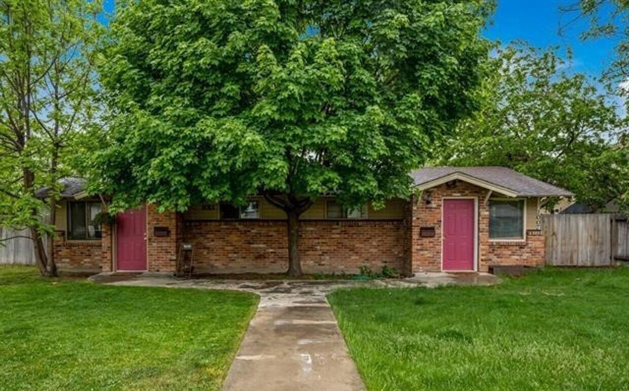 Primary Photo - 1007 &amp; 1011 E Lincoln Avenue