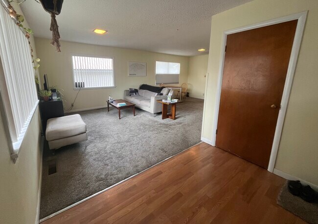 Foto del edificio - 1520 White Ave