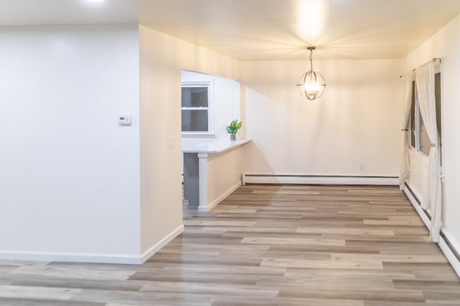 Building Photo - 112 3rd St