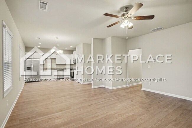 Foto del edificio - 215 W L Miller Dr