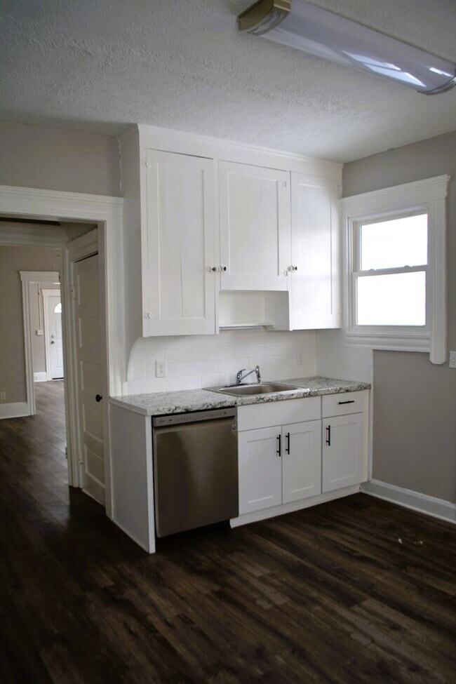 Foto del edificio - 6613 Wakefield Ave