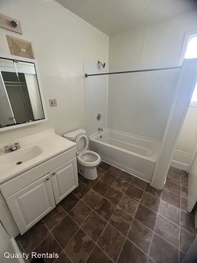 Building Photo - 4 br, 1 bath House - 330 ASH