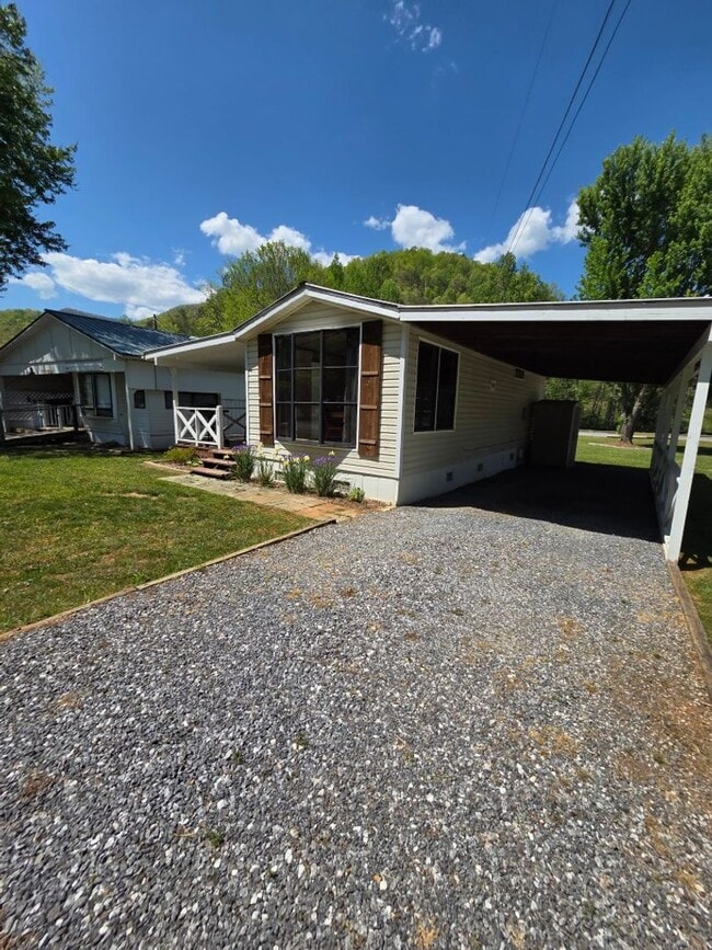 Building Photo - $1,100 - 1 Bedroom / 1 Bath Furnished Park Model in Tatham Mountain Park