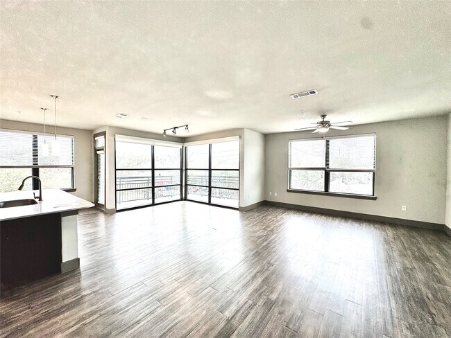 Building Photo - 2910 Milam St