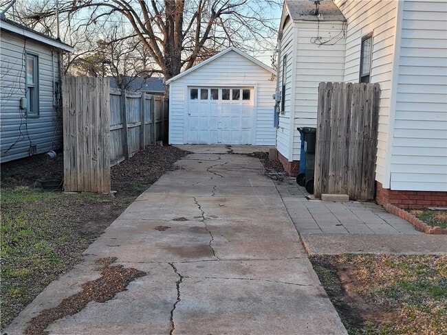 Building Photo - 309 E Fairchild Dr