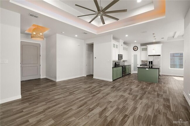 Building Photo - 13 Garden Ridge Ave