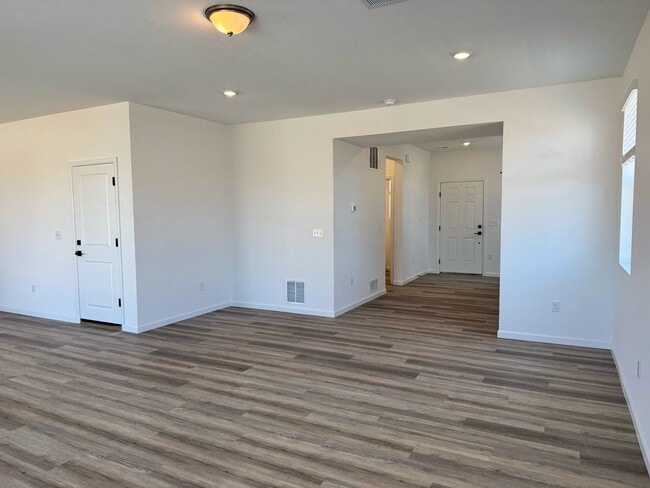 Building Photo - 5963 Sawdust Dr