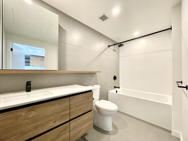 Photo du bâtiment - 10448 University Dr