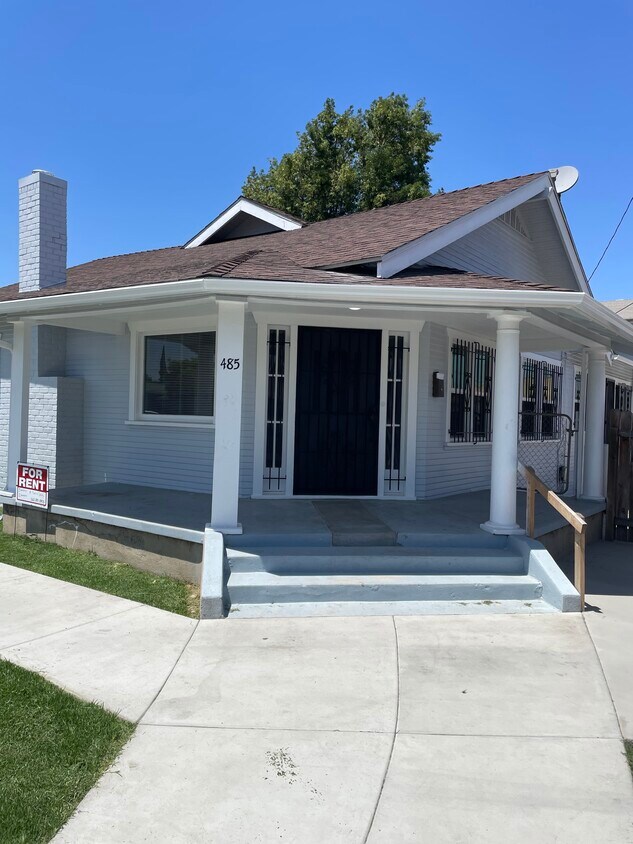 Primary Photo - 485 E 57th St