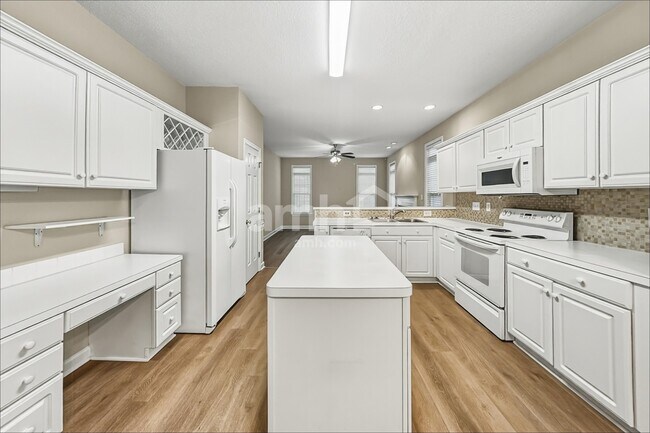 Foto del edificio - 4304 Southern Oak Dr