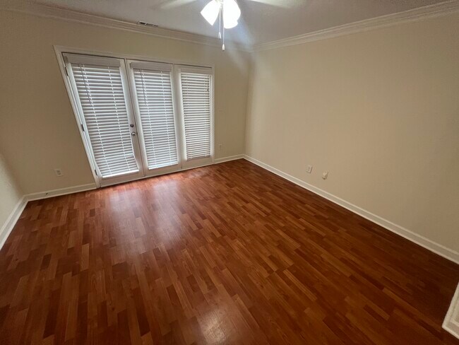 Foto del edificio - 1348 Green Oaks Ln