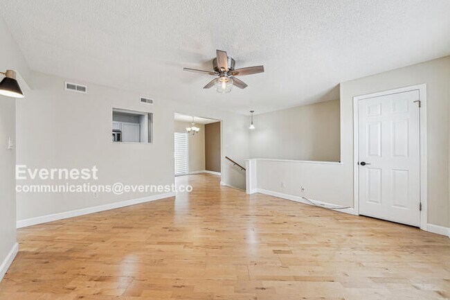Foto del edificio - 1521 Oriole Ln
