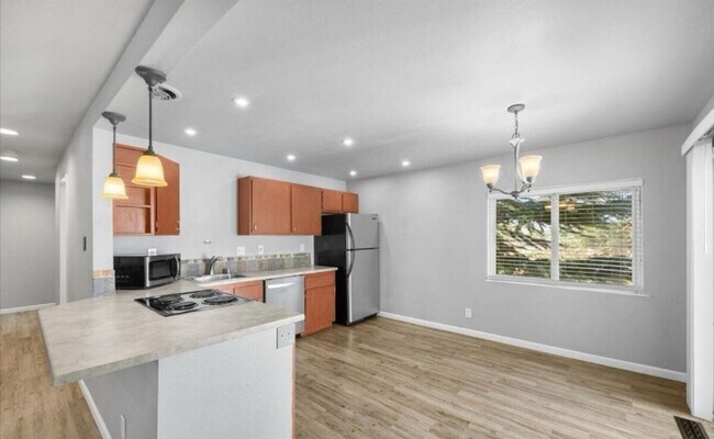 Foto del edificio - 3080 Slater Ave