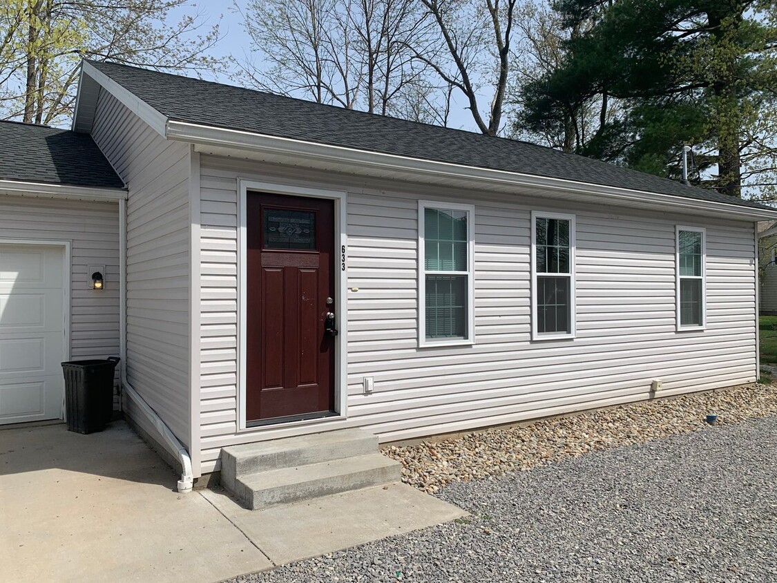 623625 11th Dr NW Unit 625, New Philadelphia, OH 44663 Room for Rent