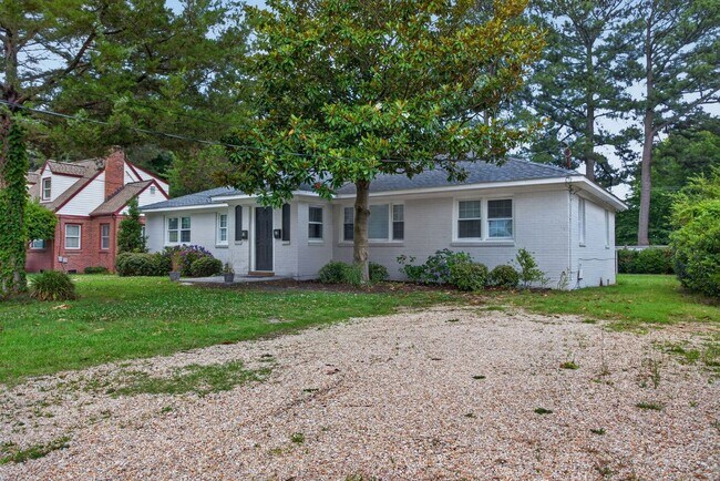 Foto del edificio - 404 Roselynn Ln