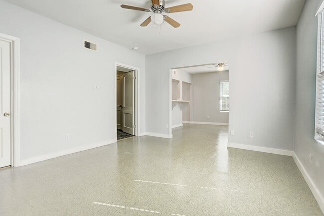 Foto del edificio - 3345 Reeves St